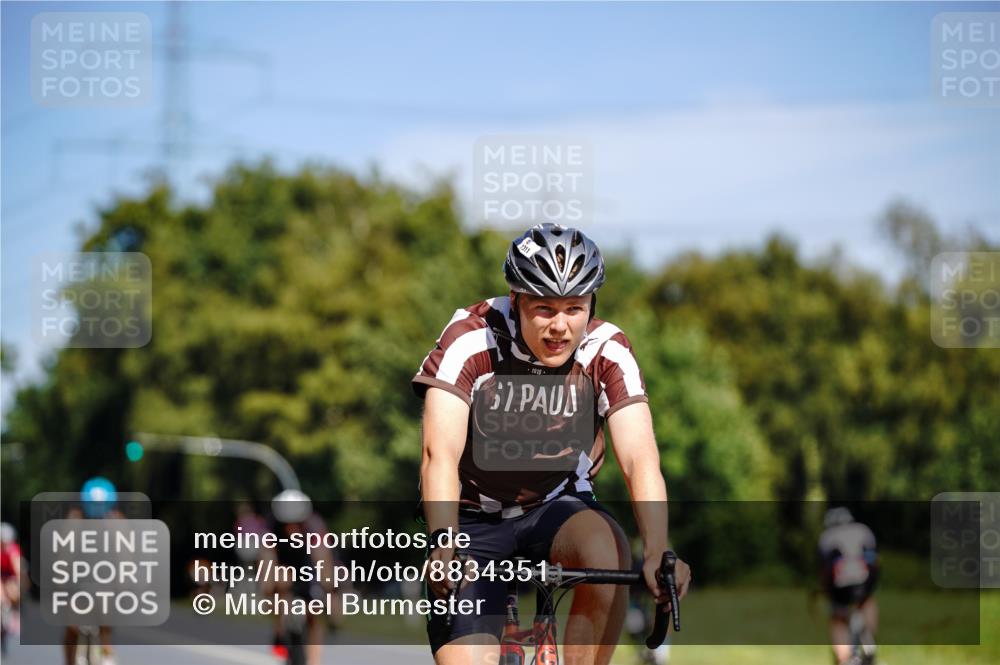 07.09.2025 - 19. Norderstedt Triathlon Michael Burmester http://msf.ph/oto/8834351 07.09.2025 12:18:14 Radfahren 227, 697, 1233, 1311 meine-sportfotos.de