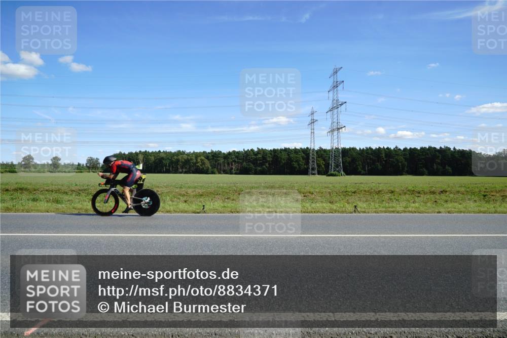 07.09.2025 - 19. Norderstedt Triathlon Michael Burmester http://msf.ph/oto/8834371 07.09.2025 13:58:54 Radfahren 410 meine-sportfotos.de