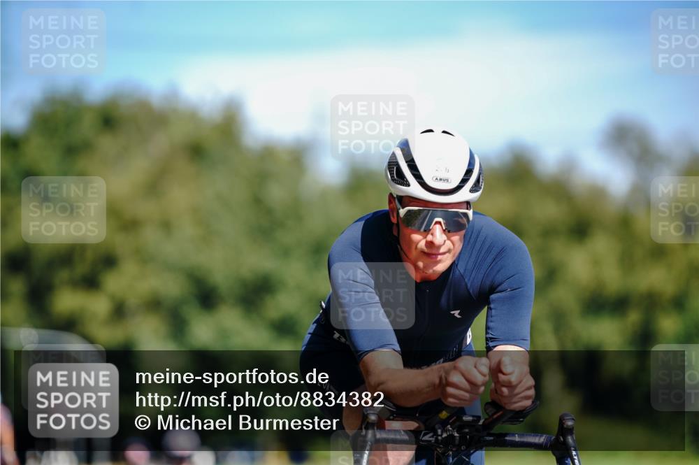07.09.2025 - 19. Norderstedt Triathlon Michael Burmester http://msf.ph/oto/8834382 07.09.2025 12:18:28 Radfahren 226, 727, 1309 meine-sportfotos.de