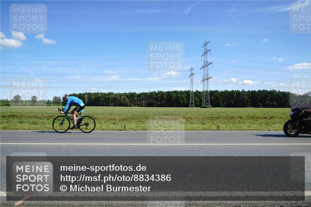 07.09.2025 - 19. Norderstedt Triathlon Michael Burmester http://msf.ph/oto/8834386 07.09.2025 13:58:56 Radfahren 410 meine-sportfotos.de