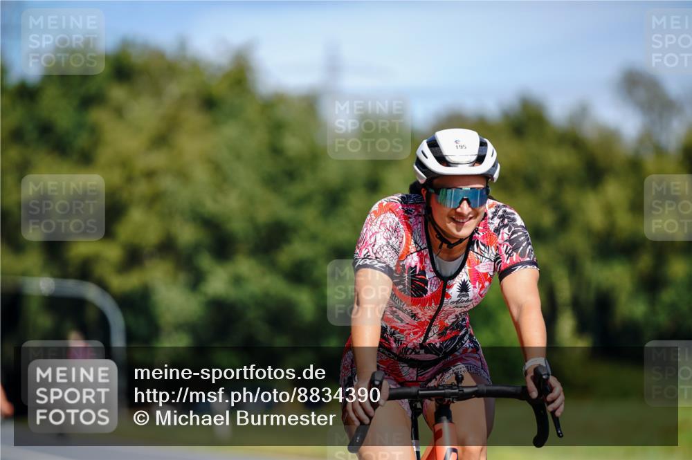 07.09.2025 - 19. Norderstedt Triathlon Michael Burmester http://msf.ph/oto/8834390 07.09.2025 12:18:32 Radfahren 195, 724, 1309 meine-sportfotos.de
