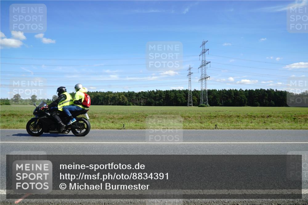 07.09.2025 - 19. Norderstedt Triathlon Michael Burmester http://msf.ph/oto/8834391 07.09.2025 13:58:57 Radfahren 410 meine-sportfotos.de