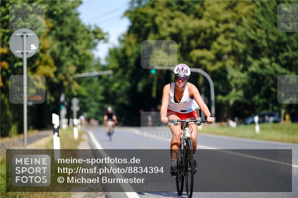 07.09.2025 - 19. Norderstedt Triathlon Michael Burmester http://msf.ph/oto/8834394 07.09.2025 12:18:33 Radfahren 195, 724, 1309 meine-sportfotos.de