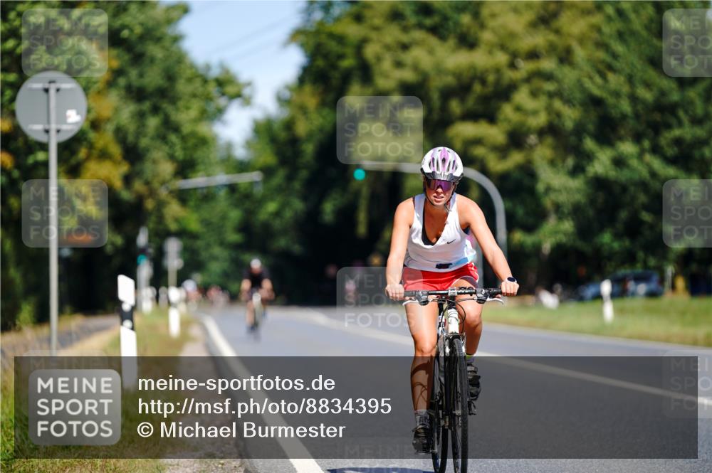 07.09.2025 - 19. Norderstedt Triathlon Michael Burmester http://msf.ph/oto/8834395 07.09.2025 12:18:34 Radfahren 195, 724, 1309 meine-sportfotos.de