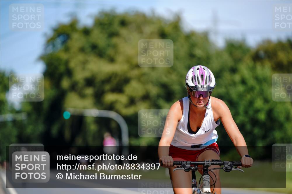 07.09.2025 - 19. Norderstedt Triathlon Michael Burmester http://msf.ph/oto/8834397 07.09.2025 12:18:35 Radfahren 195, 724 meine-sportfotos.de