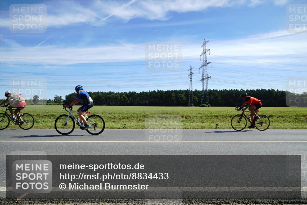 07.09.2025 - 19. Norderstedt Triathlon Michael Burmester http://msf.ph/oto/8834433 07.09.2025 11:57:49 Radfahren 186, 202, 775, 1286 meine-sportfotos.de