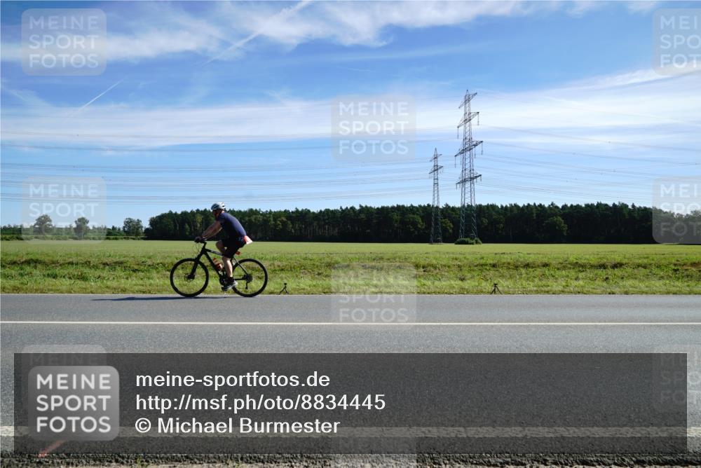 07.09.2025 - 19. Norderstedt Triathlon Michael Burmester http://msf.ph/oto/8834445 07.09.2025 11:57:51 Radfahren 186, 202, 1365 meine-sportfotos.de