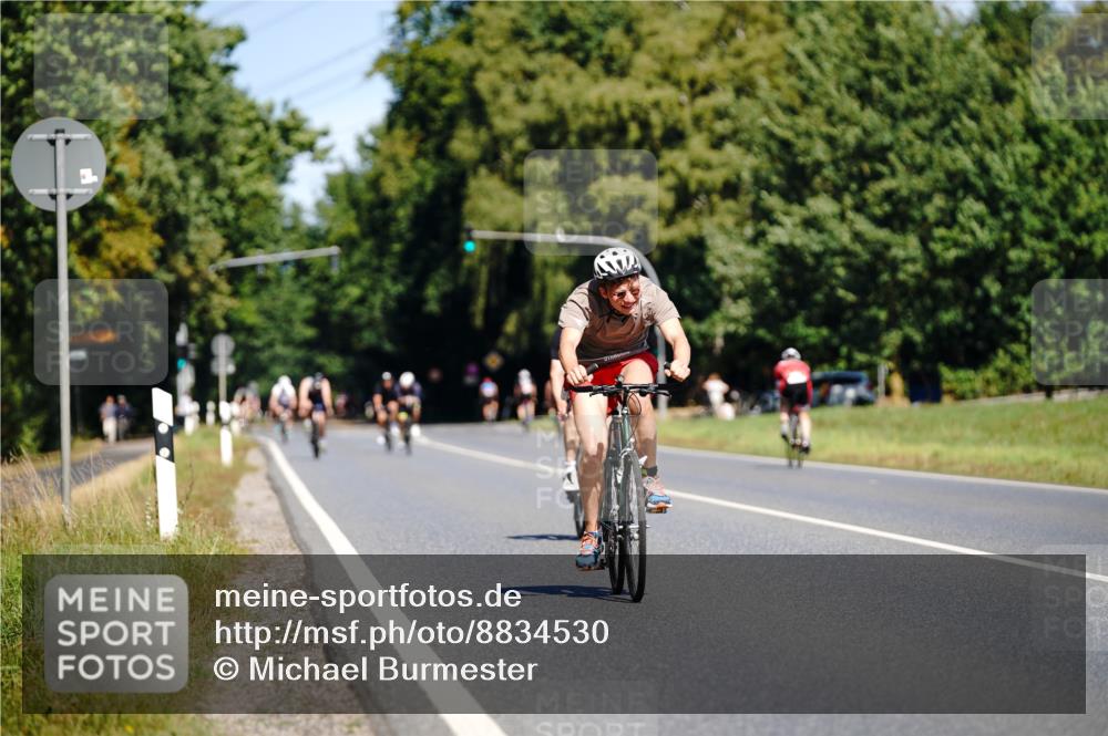 07.09.2025 - 19. Norderstedt Triathlon Michael Burmester http://msf.ph/oto/8834530 07.09.2025 12:21:46 Radfahren 701, 730, 1212 meine-sportfotos.de