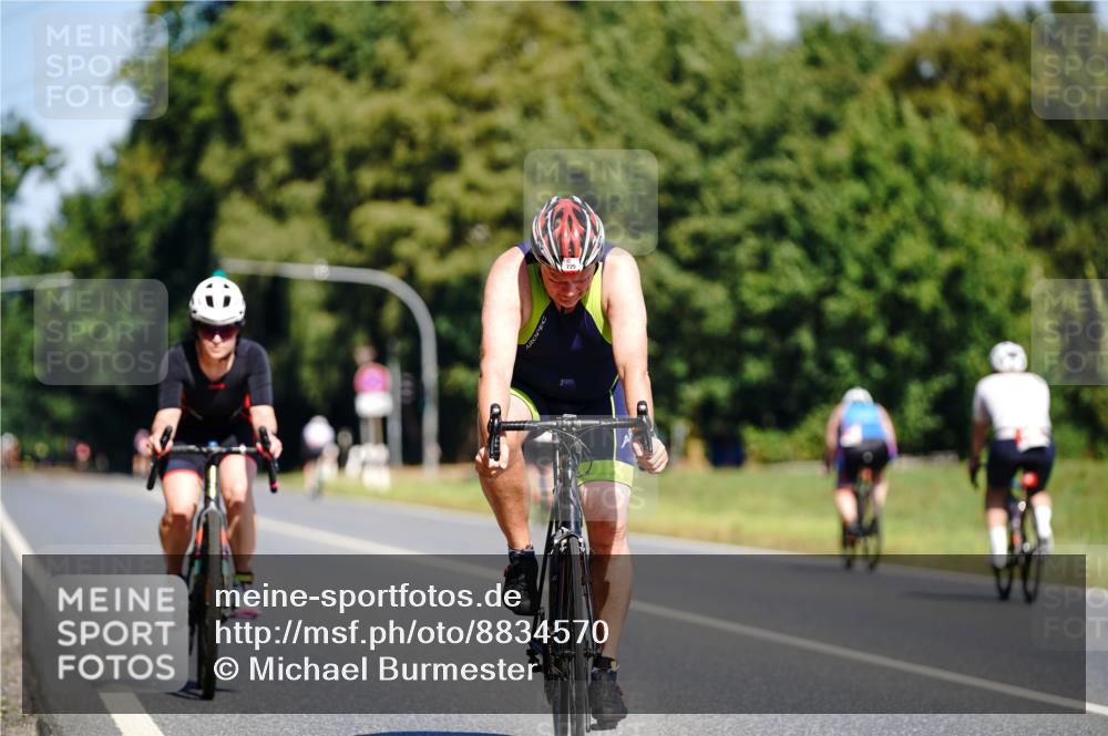 07.09.2025 - 19. Norderstedt Triathlon Michael Burmester http://msf.ph/oto/8834570 07.09.2025 12:22:25 Radfahren 725, 757, 792, 1338, 1359 meine-sportfotos.de