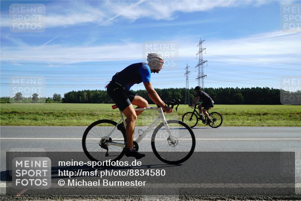 07.09.2025 - 19. Norderstedt Triathlon Michael Burmester http://msf.ph/oto/8834580 07.09.2025 11:58:28 Radfahren 233, 1306, 1359 meine-sportfotos.de