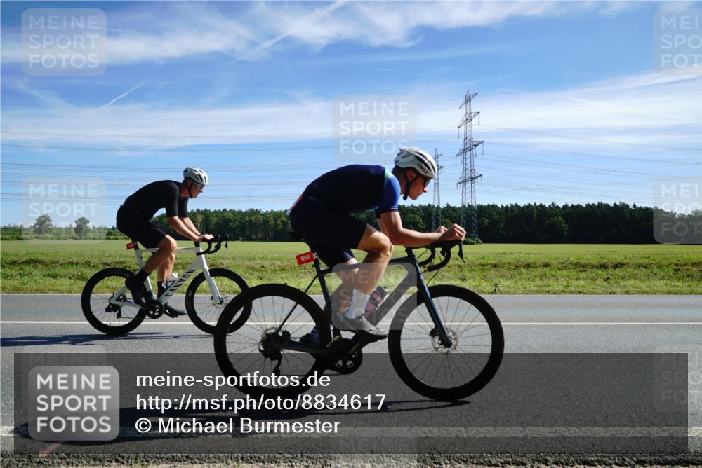07.09.2025 - 19. Norderstedt Triathlon Michael Burmester http://msf.ph/oto/8834617 07.09.2025 11:58:42 Radfahren 165, 856, 1320 meine-sportfotos.de