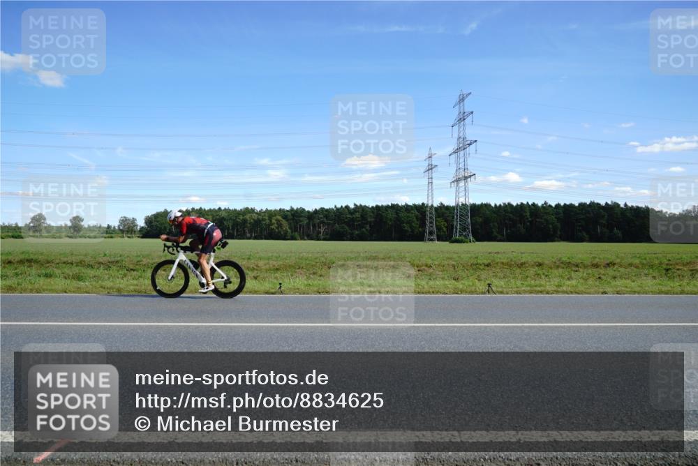 07.09.2025 - 19. Norderstedt Triathlon Michael Burmester http://msf.ph/oto/8834625 07.09.2025 14:00:31 Radfahren 388, 888 meine-sportfotos.de