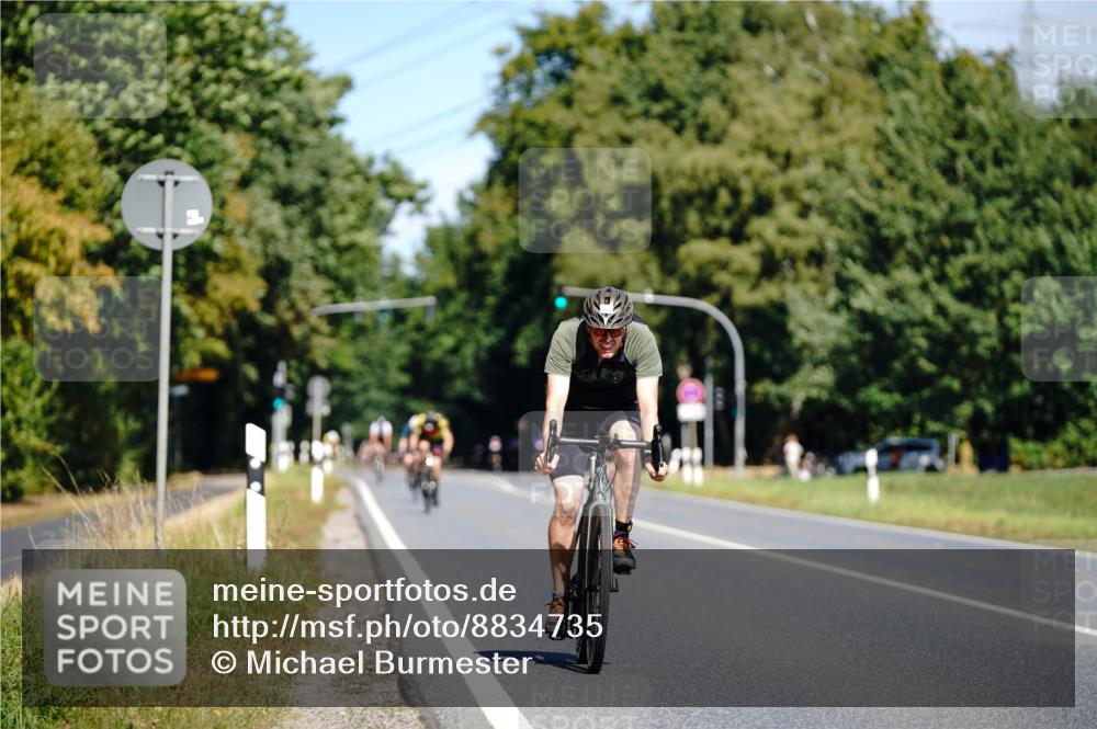 07.09.2025 - 19. Norderstedt Triathlon Michael Burmester http://msf.ph/oto/8834735 07.09.2025 12:24:23 Radfahren 249, 802, 1350 meine-sportfotos.de