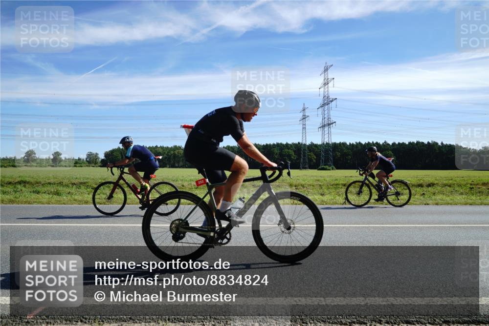 07.09.2025 - 19. Norderstedt Triathlon Michael Burmester http://msf.ph/oto/8834824 07.09.2025 11:59:31 Radfahren 201, 252, 773, 818, 1294 meine-sportfotos.de