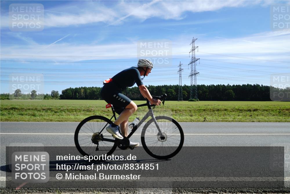 07.09.2025 - 19. Norderstedt Triathlon Michael Burmester http://msf.ph/oto/8834851 07.09.2025 11:59:34 Radfahren 138, 192, 201, 252, 773, 818, 1294 meine-sportfotos.de