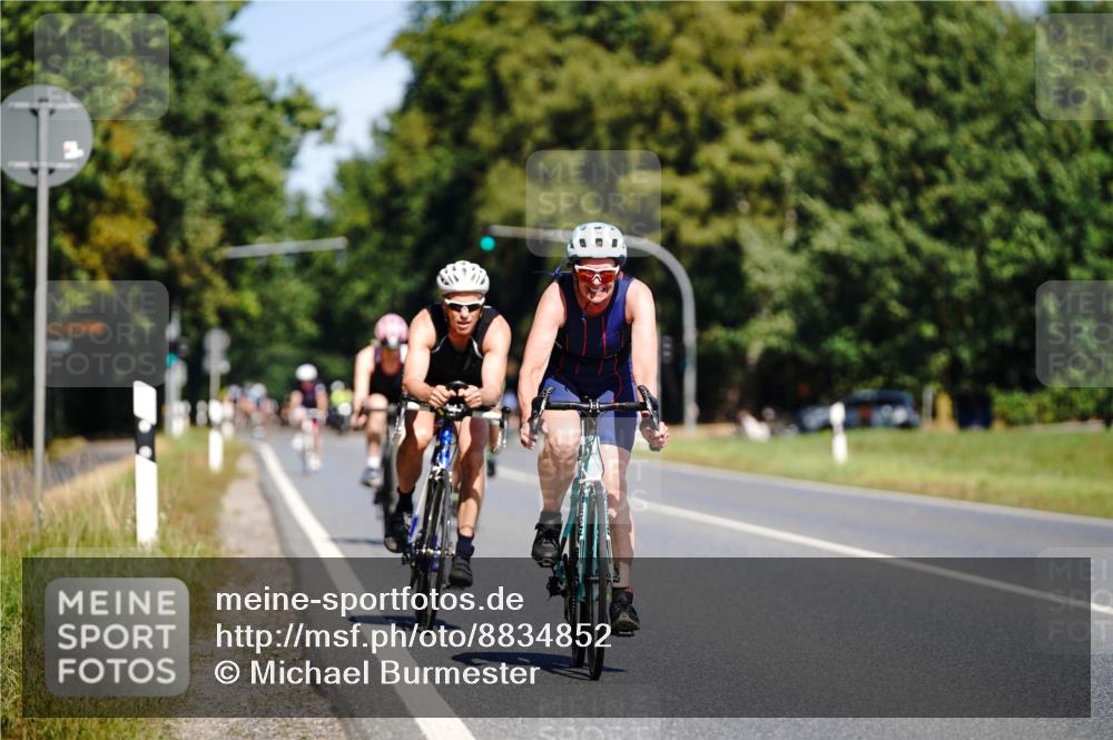 07.09.2025 - 19. Norderstedt Triathlon Michael Burmester http://msf.ph/oto/8834852 07.09.2025 12:26:23 Radfahren 216, 239, 813 meine-sportfotos.de