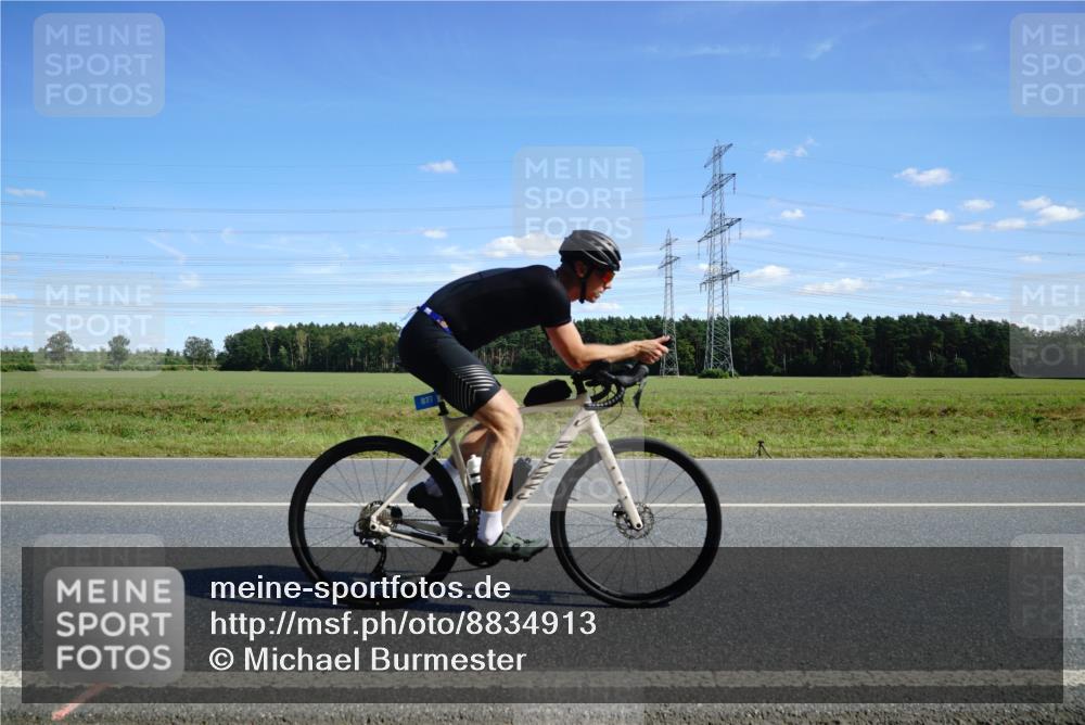 07.09.2025 - 19. Norderstedt Triathlon Michael Burmester http://msf.ph/oto/8834913 07.09.2025 14:02:24 Radfahren 877 meine-sportfotos.de