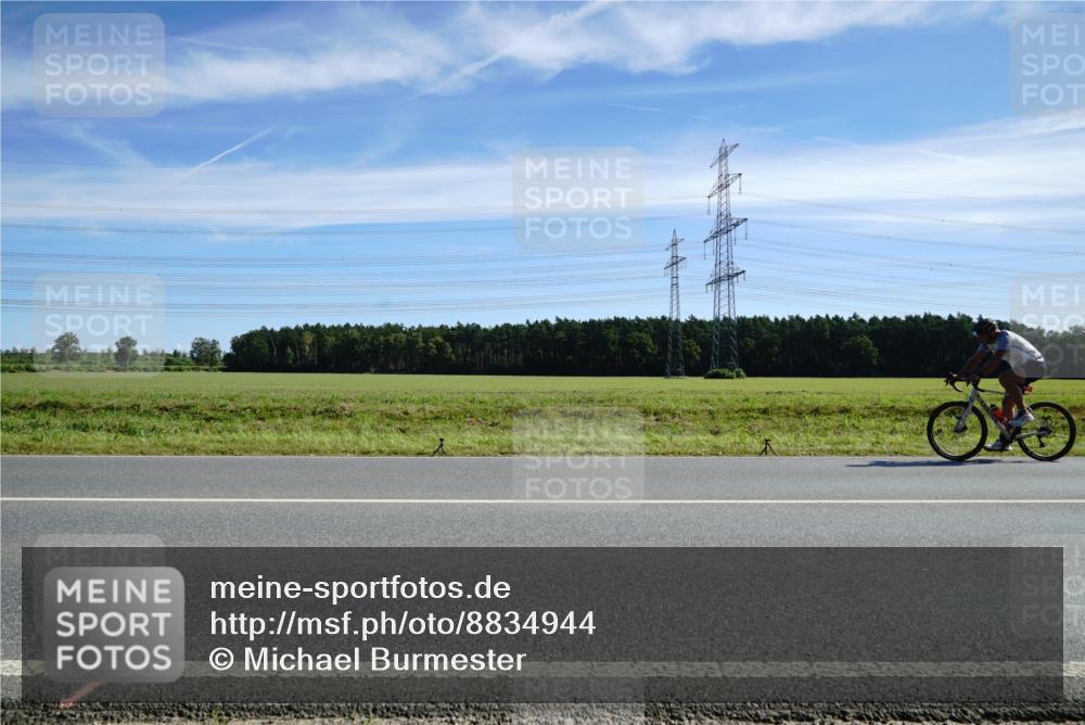 07.09.2025 - 19. Norderstedt Triathlon Michael Burmester http://msf.ph/oto/8834944 07.09.2025 11:59:50 Radfahren 1300 meine-sportfotos.de