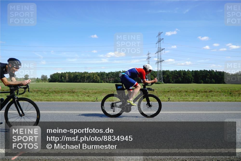 07.09.2025 - 19. Norderstedt Triathlon Michael Burmester http://msf.ph/oto/8834945 07.09.2025 14:02:46 Radfahren 366, 962, 965 meine-sportfotos.de