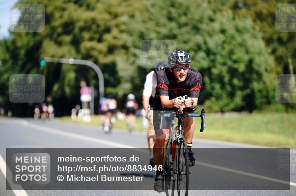 07.09.2025 - 19. Norderstedt Triathlon Michael Burmester http://msf.ph/oto/8834946 07.09.2025 12:27:03 Radfahren 187, 1370, 1386 meine-sportfotos.de