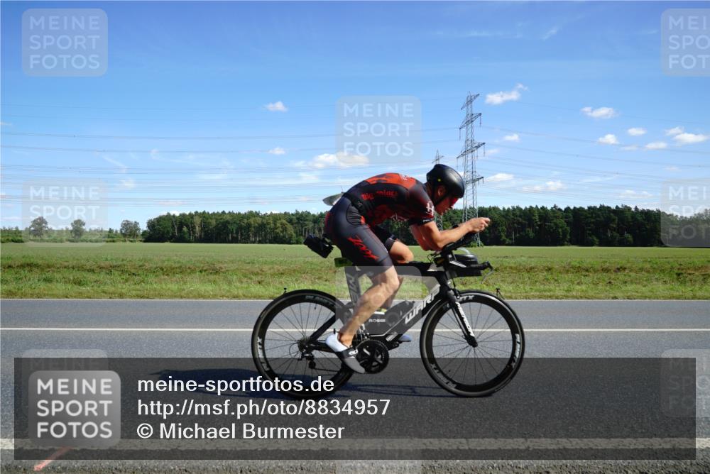 07.09.2025 - 19. Norderstedt Triathlon Michael Burmester http://msf.ph/oto/8834957 07.09.2025 14:02:49 Radfahren 366, 962, 965 meine-sportfotos.de