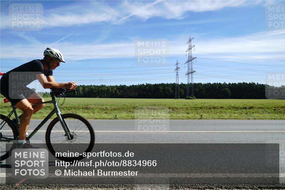 07.09.2025 - 19. Norderstedt Triathlon Michael Burmester http://msf.ph/oto/8834966 07.09.2025 11:59:55 Radfahren 237, 795, 1258 meine-sportfotos.de