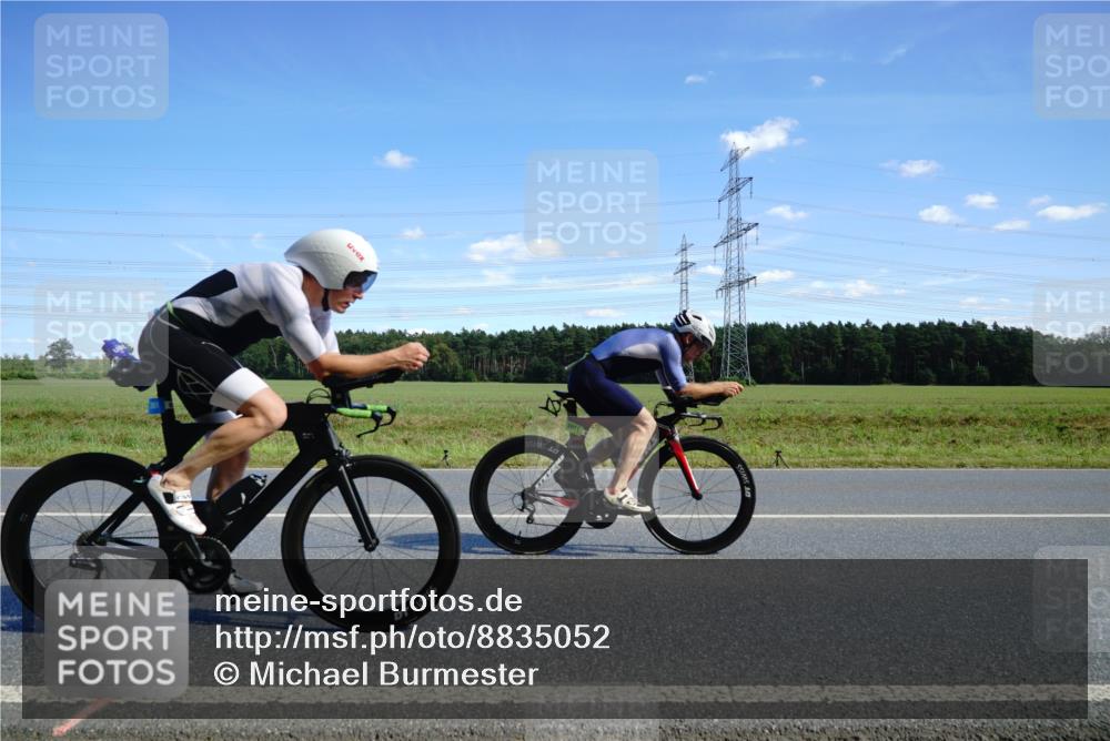 07.09.2025 - 19. Norderstedt Triathlon Michael Burmester http://msf.ph/oto/8835052 07.09.2025 14:03:33 Radfahren 361, 963, 1011, 1408 meine-sportfotos.de
