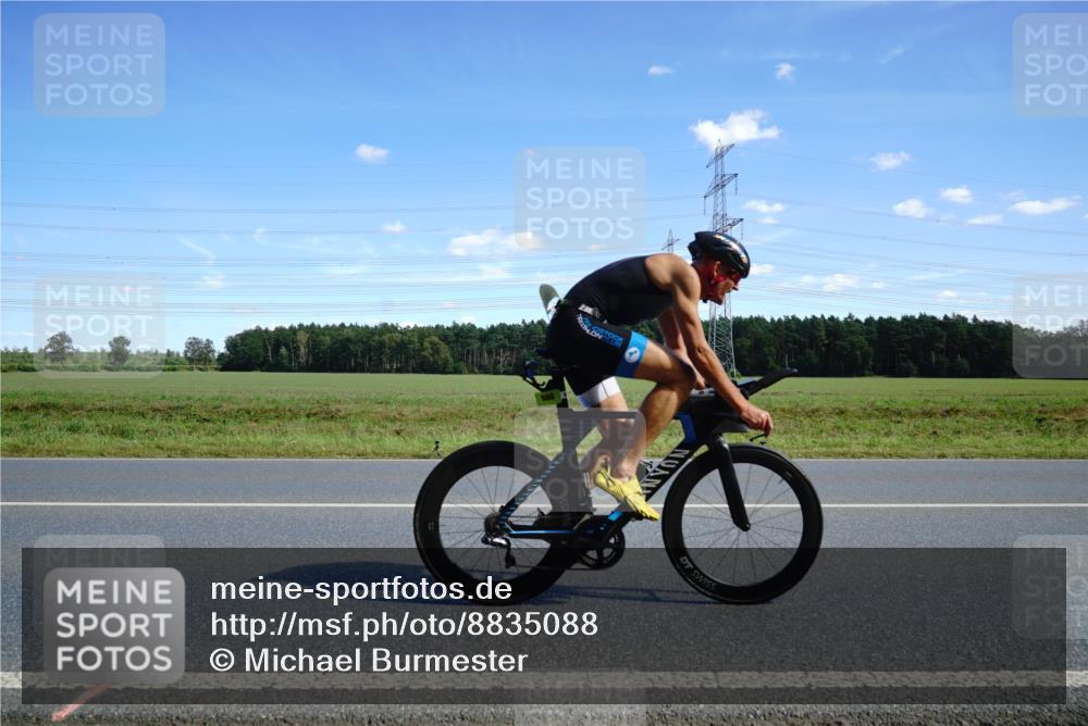 07.09.2025 - 19. Norderstedt Triathlon Michael Burmester http://msf.ph/oto/8835088 07.09.2025 14:03:53 Radfahren 974, 988 meine-sportfotos.de