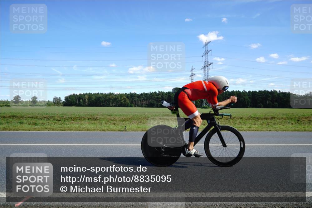 07.09.2025 - 19. Norderstedt Triathlon Michael Burmester http://msf.ph/oto/8835095 07.09.2025 14:03:56 Radfahren 974, 988 meine-sportfotos.de