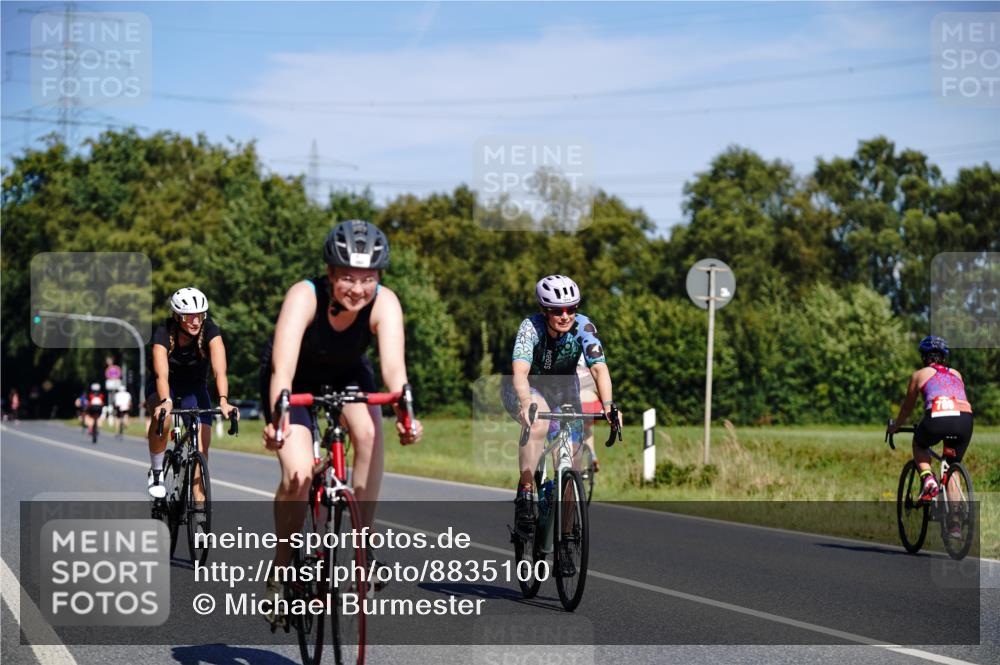 07.09.2025 - 19. Norderstedt Triathlon Michael Burmester http://msf.ph/oto/8835100 07.09.2025 12:28:34 Radfahren 210, 262, 696, 780, 858, 1213, 1214, 1329 meine-sportfotos.de