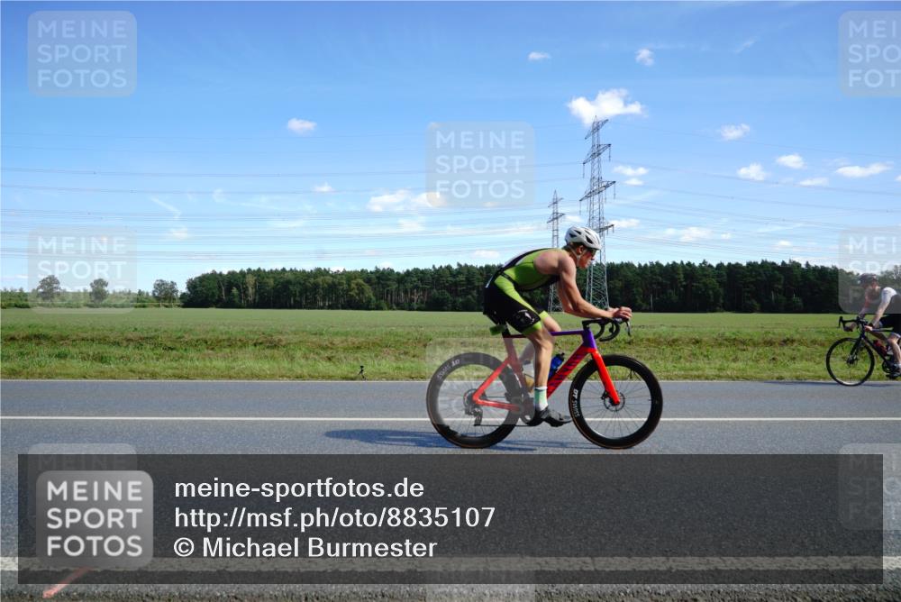 07.09.2025 - 19. Norderstedt Triathlon Michael Burmester http://msf.ph/oto/8835107 07.09.2025 14:04:01 Radfahren 900, 1017 meine-sportfotos.de