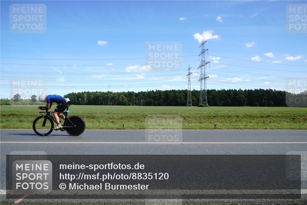 07.09.2025 - 19. Norderstedt Triathlon Michael Burmester http://msf.ph/oto/8835120 07.09.2025 14:04:03 Radfahren 900, 979, 1017, 1018 meine-sportfotos.de
