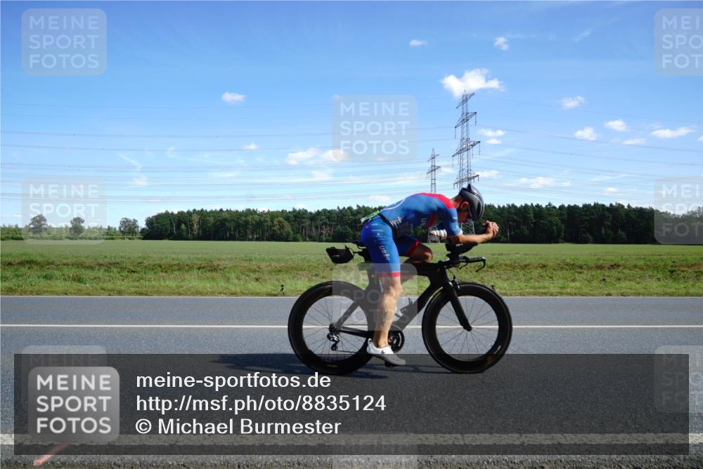 07.09.2025 - 19. Norderstedt Triathlon Michael Burmester http://msf.ph/oto/8835124 07.09.2025 14:04:05 Radfahren 979, 1018, 1456 meine-sportfotos.de