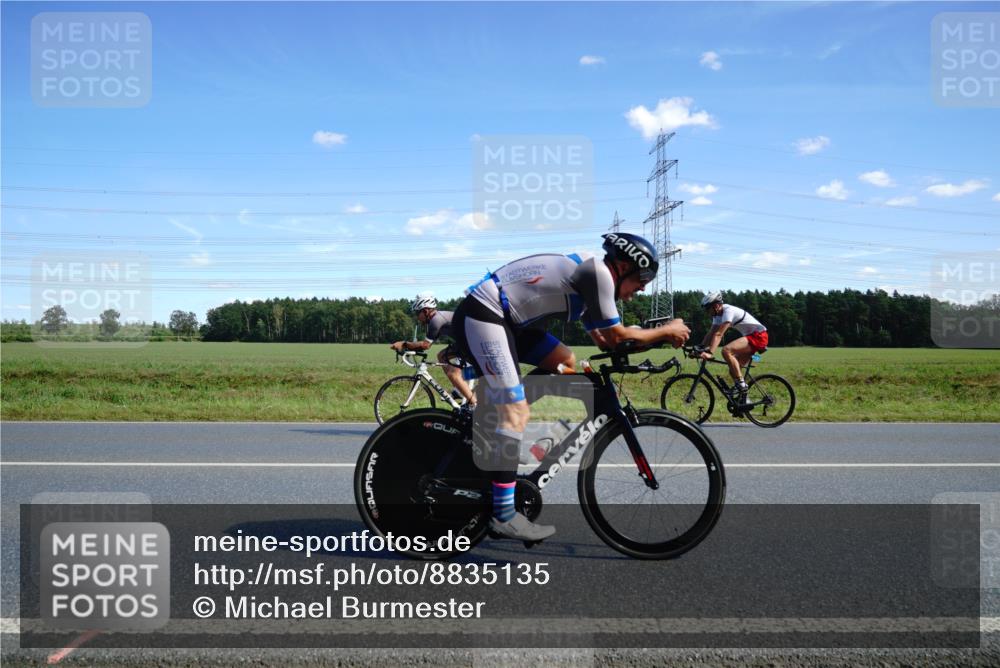 07.09.2025 - 19. Norderstedt Triathlon Michael Burmester http://msf.ph/oto/8835135 07.09.2025 14:04:07 Radfahren 979, 1018, 1456 meine-sportfotos.de