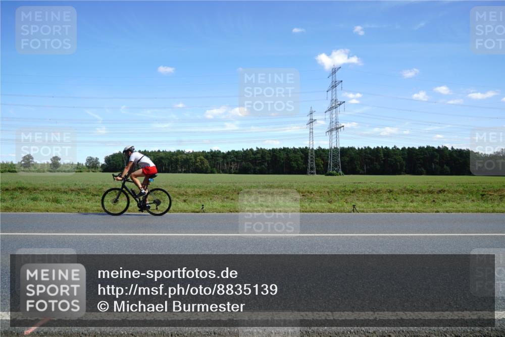 07.09.2025 - 19. Norderstedt Triathlon Michael Burmester http://msf.ph/oto/8835139 07.09.2025 14:04:08 Radfahren 979, 1018, 1456 meine-sportfotos.de