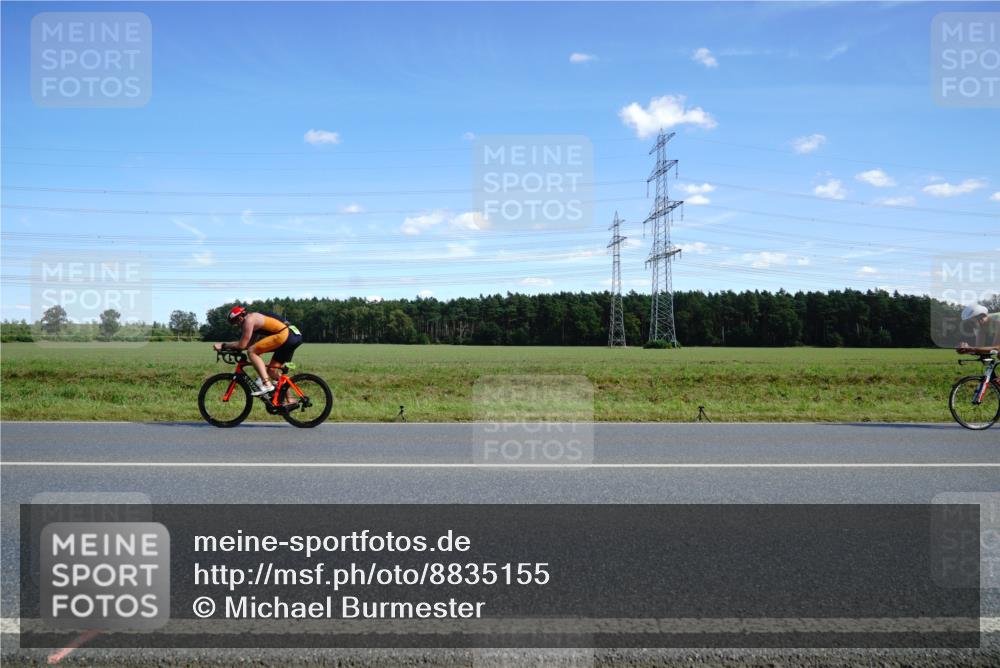 07.09.2025 - 19. Norderstedt Triathlon Michael Burmester http://msf.ph/oto/8835155 07.09.2025 14:04:16 Radfahren 977 meine-sportfotos.de