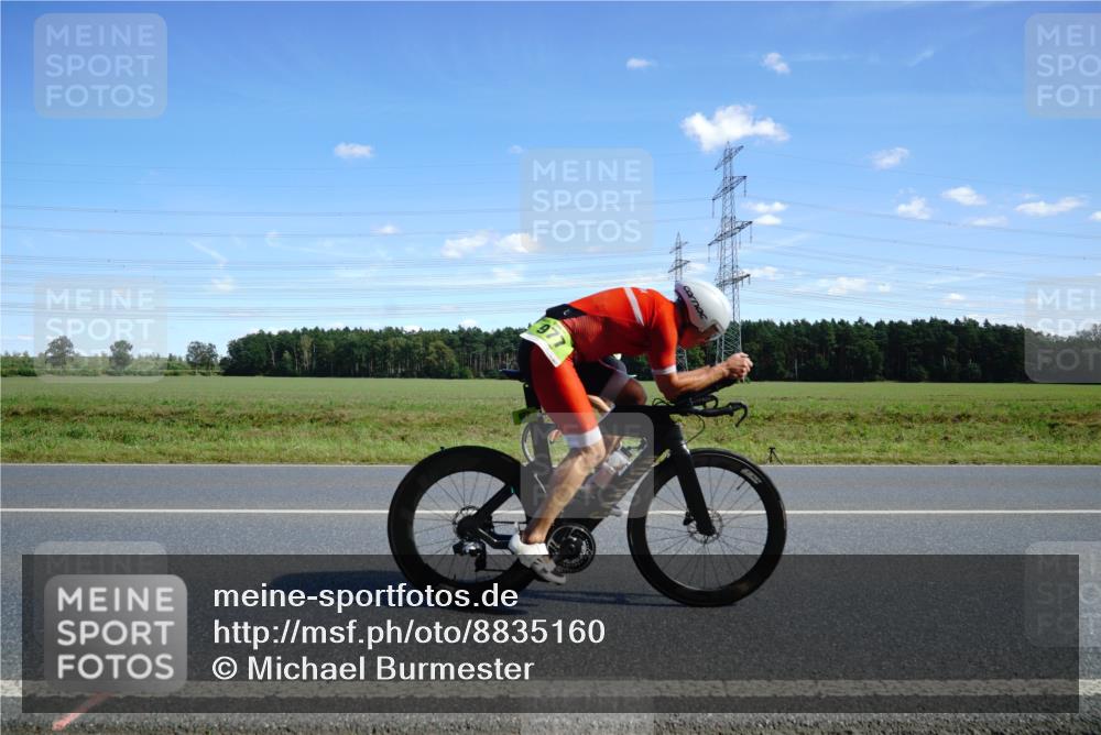 07.09.2025 - 19. Norderstedt Triathlon Michael Burmester http://msf.ph/oto/8835160 07.09.2025 14:04:17 Radfahren 977 meine-sportfotos.de