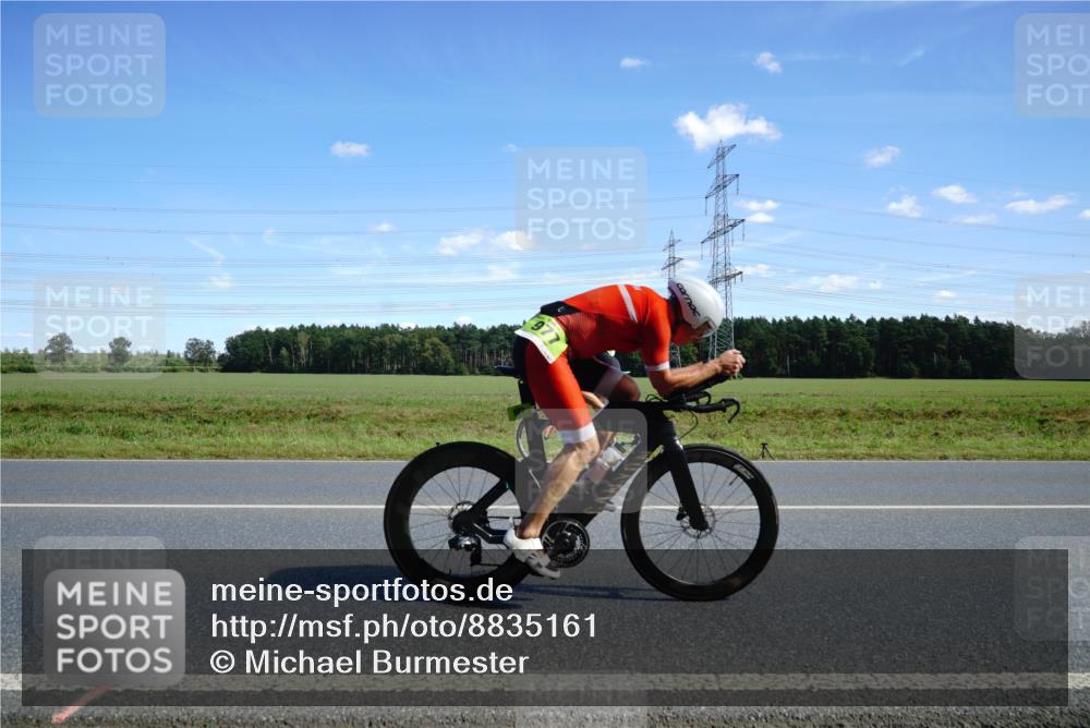 07.09.2025 - 19. Norderstedt Triathlon Michael Burmester http://msf.ph/oto/8835161 07.09.2025 14:04:17 Radfahren 977 meine-sportfotos.de