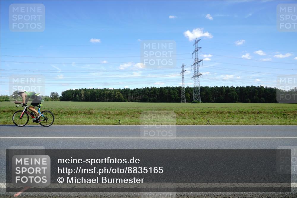07.09.2025 - 19. Norderstedt Triathlon Michael Burmester http://msf.ph/oto/8835165 07.09.2025 14:04:18 Radfahren 879, 977 meine-sportfotos.de