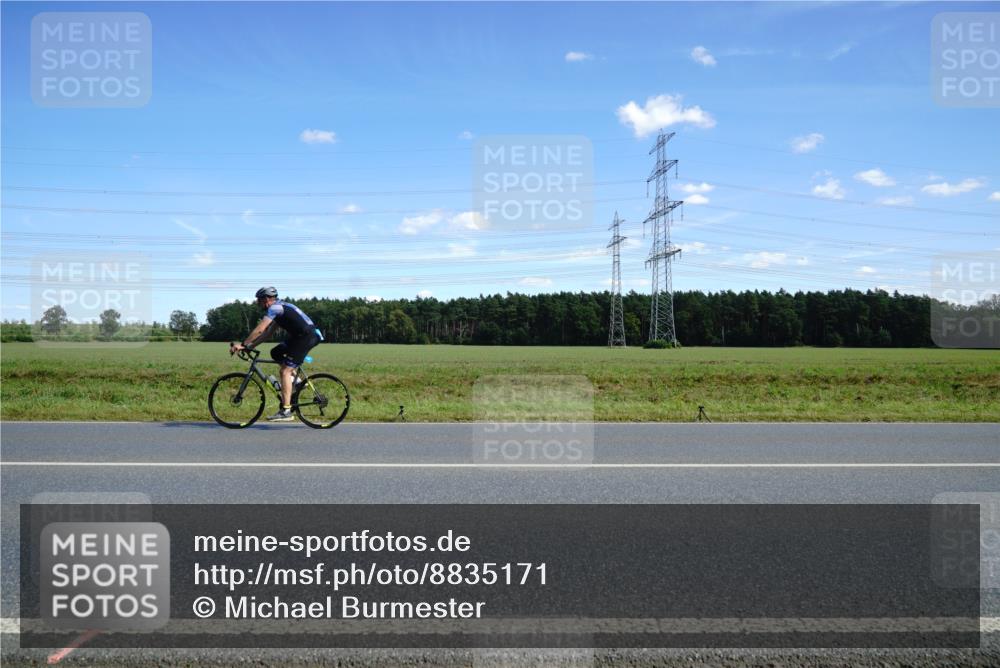 07.09.2025 - 19. Norderstedt Triathlon Michael Burmester http://msf.ph/oto/8835171 07.09.2025 14:04:20 Radfahren 400, 879, 977, 996, 1462 meine-sportfotos.de