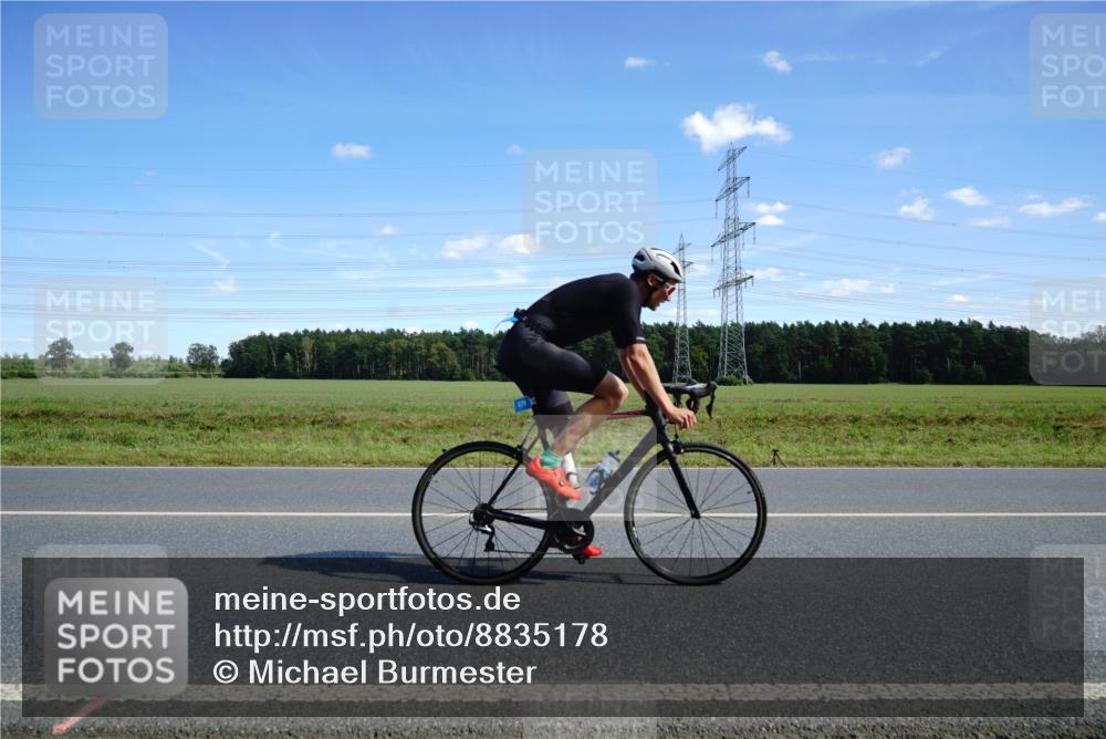 07.09.2025 - 19. Norderstedt Triathlon Michael Burmester http://msf.ph/oto/8835178 07.09.2025 14:04:21 Radfahren 400, 879, 996, 1462 meine-sportfotos.de
