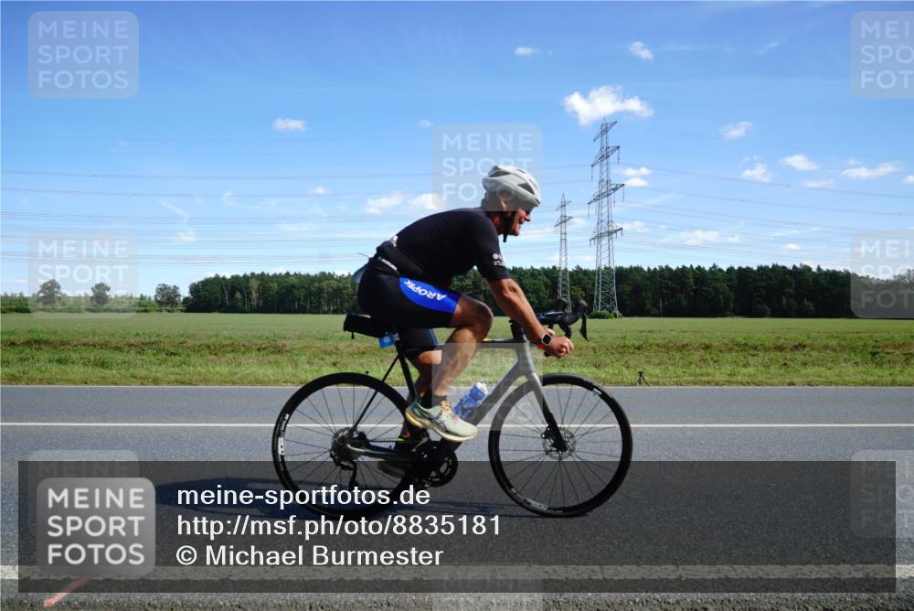 07.09.2025 - 19. Norderstedt Triathlon Michael Burmester http://msf.ph/oto/8835181 07.09.2025 14:04:22 Radfahren 400, 879, 996, 1026, 1462 meine-sportfotos.de
