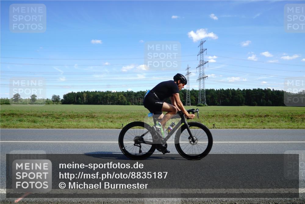 07.09.2025 - 19. Norderstedt Triathlon Michael Burmester http://msf.ph/oto/8835187 07.09.2025 14:04:23 Radfahren 400, 879, 996, 1026, 1462 meine-sportfotos.de