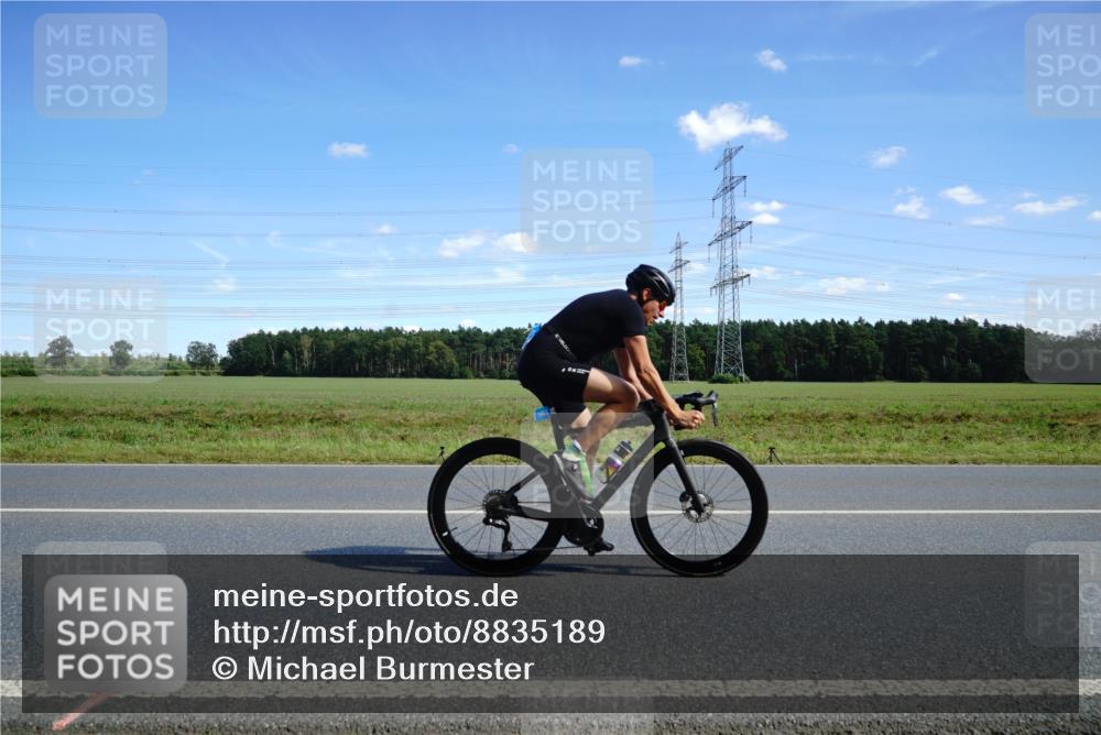 07.09.2025 - 19. Norderstedt Triathlon Michael Burmester http://msf.ph/oto/8835189 07.09.2025 14:04:23 Radfahren 400, 879, 996, 1026, 1462 meine-sportfotos.de