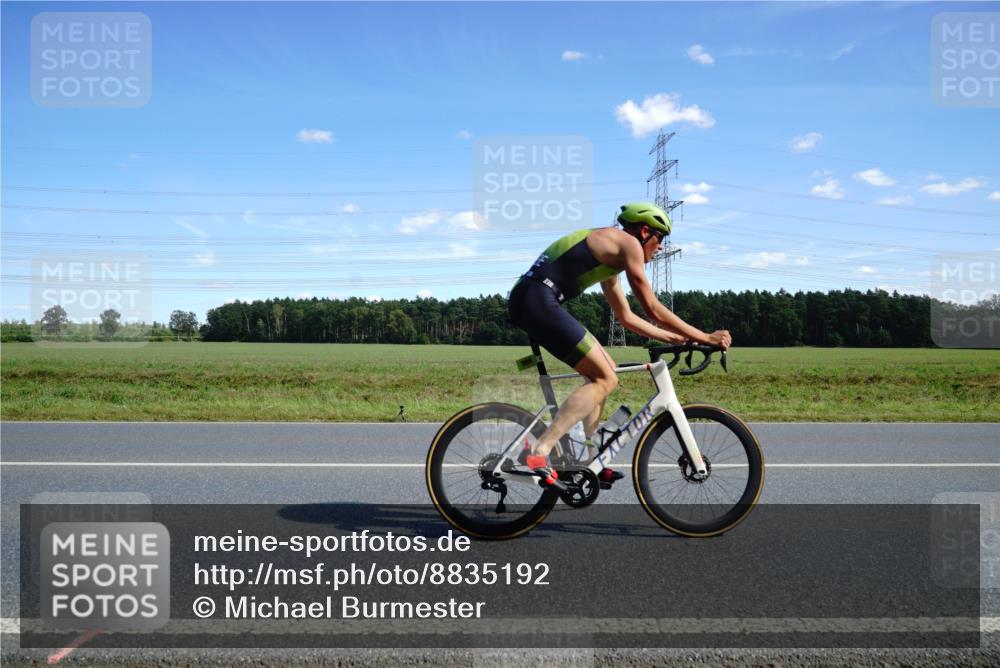 07.09.2025 - 19. Norderstedt Triathlon Michael Burmester http://msf.ph/oto/8835192 07.09.2025 14:04:24 Radfahren 400, 879, 996, 1026, 1462 meine-sportfotos.de