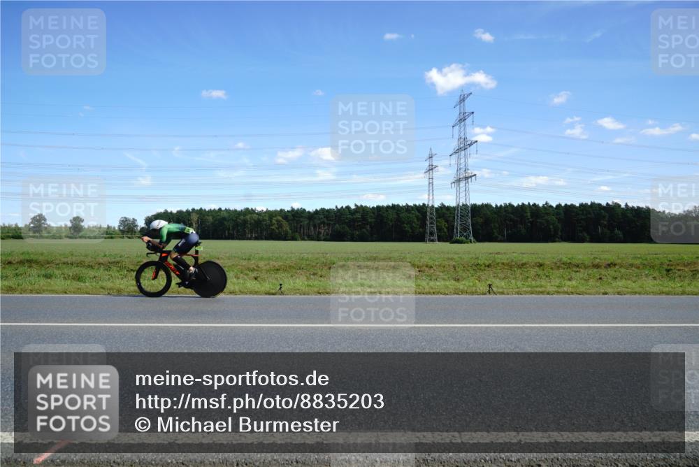 07.09.2025 - 19. Norderstedt Triathlon Michael Burmester http://msf.ph/oto/8835203 07.09.2025 14:04:35 Radfahren 1459 meine-sportfotos.de
