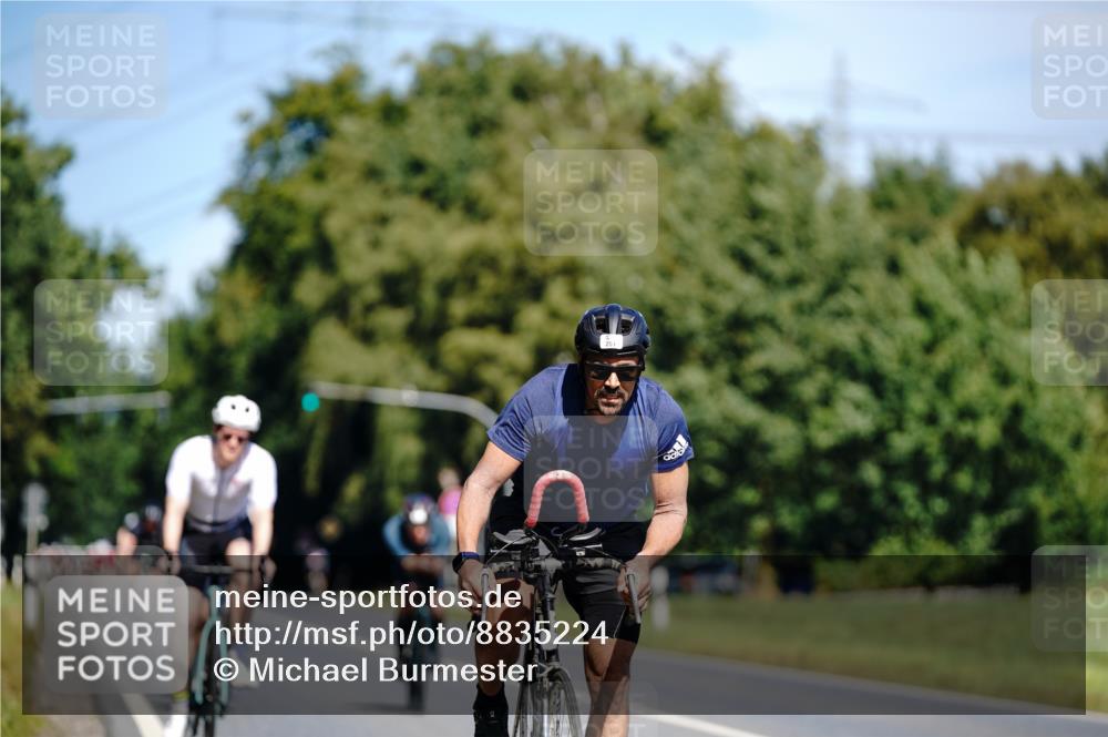07.09.2025 - 19. Norderstedt Triathlon Michael Burmester http://msf.ph/oto/8835224 07.09.2025 12:29:57 Radfahren 145, 177, 251, 737, 811 meine-sportfotos.de