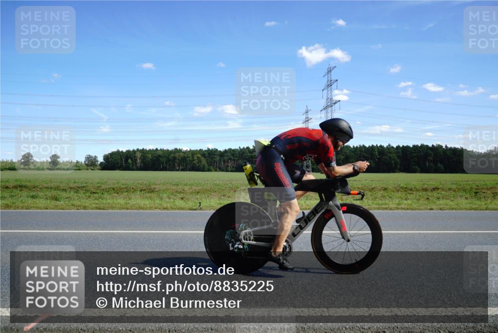 07.09.2025 - 19. Norderstedt Triathlon Michael Burmester http://msf.ph/oto/8835225 07.09.2025 14:04:50 Radfahren 958, 972 meine-sportfotos.de