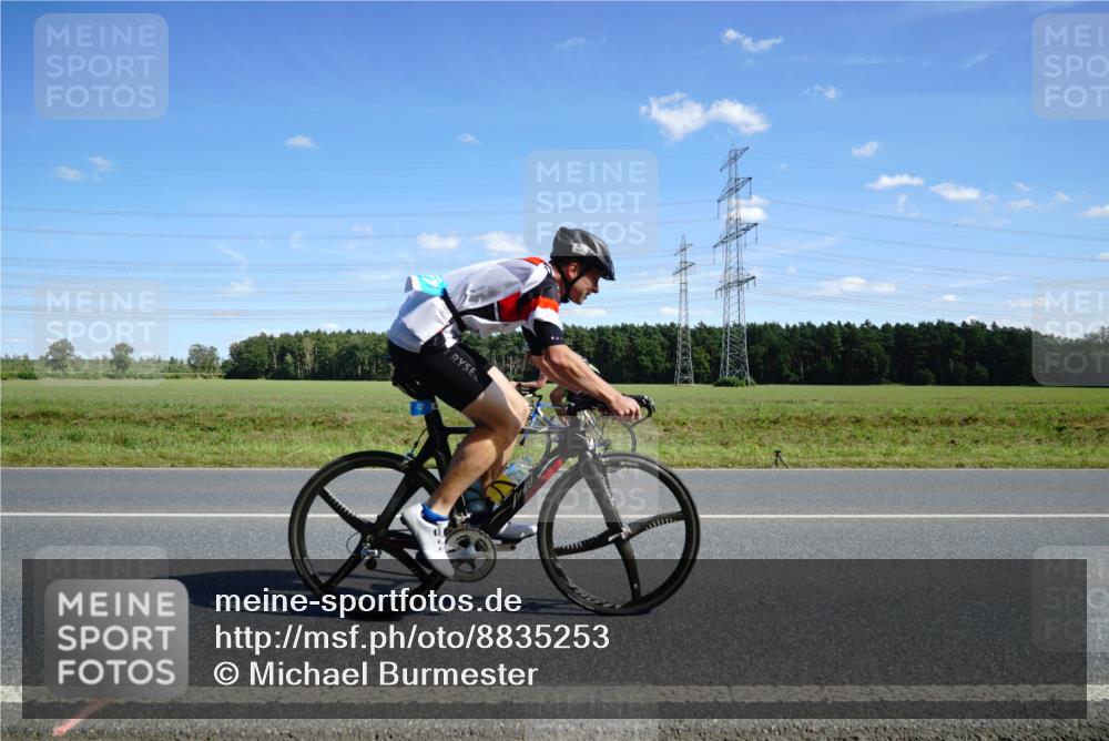 07.09.2025 - 19. Norderstedt Triathlon Michael Burmester http://msf.ph/oto/8835253 07.09.2025 14:05:17 Radfahren 427 meine-sportfotos.de