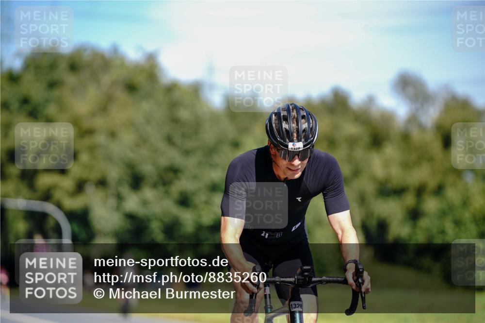 07.09.2025 - 19. Norderstedt Triathlon Michael Burmester http://msf.ph/oto/8835260 07.09.2025 12:30:11 Radfahren 295, 816, 1328 meine-sportfotos.de